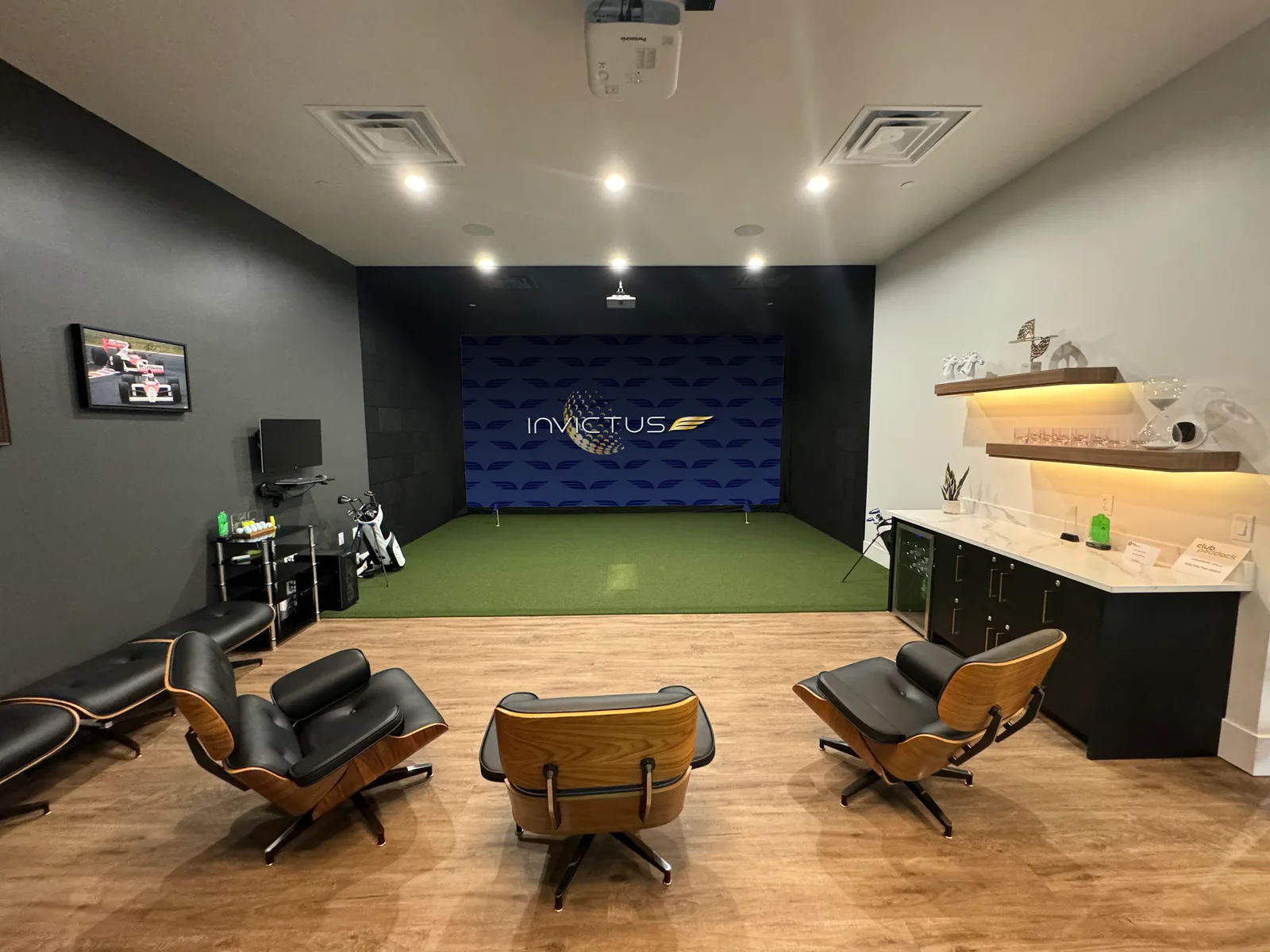 Members lounge simulator with bar and lounge chairs